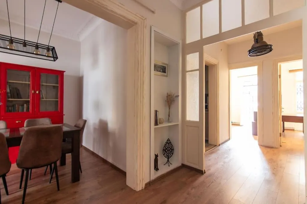 Historic 2Br Nisantasi Sisli Flat High Ceilings Apartman Isztambul