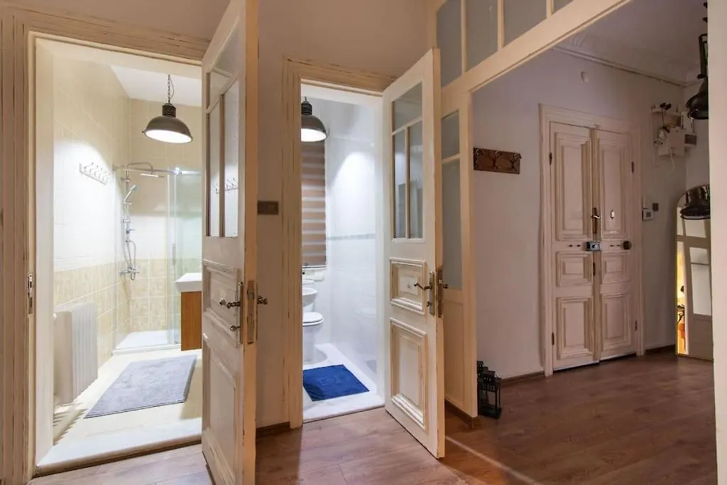 Historic 2Br Nisantasi Sisli Flat High Ceilings Apartman Isztambul