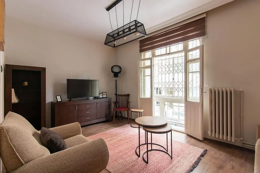 Historic 2Br Nisantasi Sisli Flat High Ceilings Apartman Isztambul
